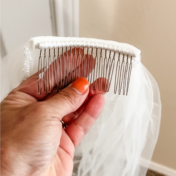 David's Bridal Beaded Edge walking/waltz veil - Picture 5 of 7